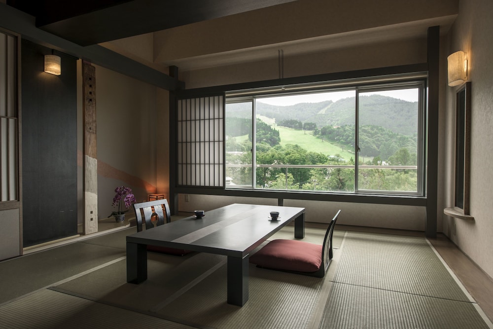 Hotel Lucent Takamiya 33/43