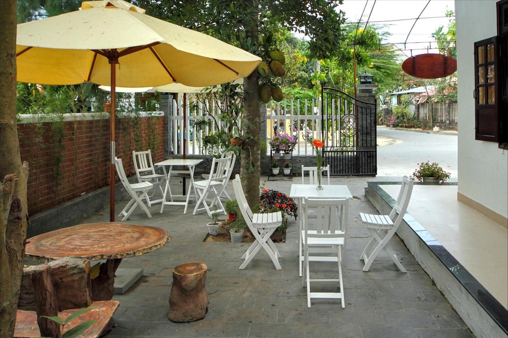 BLUE LAKE HOMESTAY 44/56