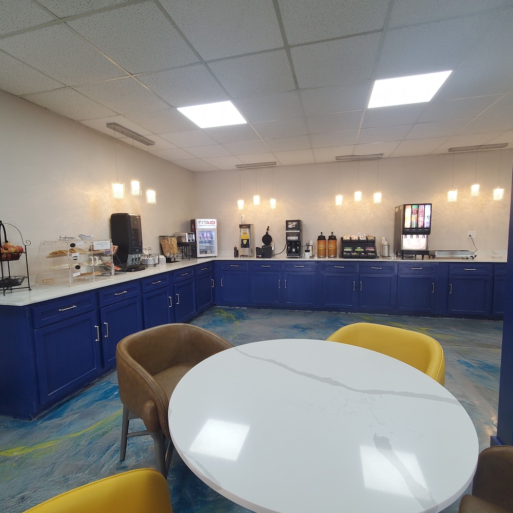 Days Inn by Wyndham Del Rio 33/55