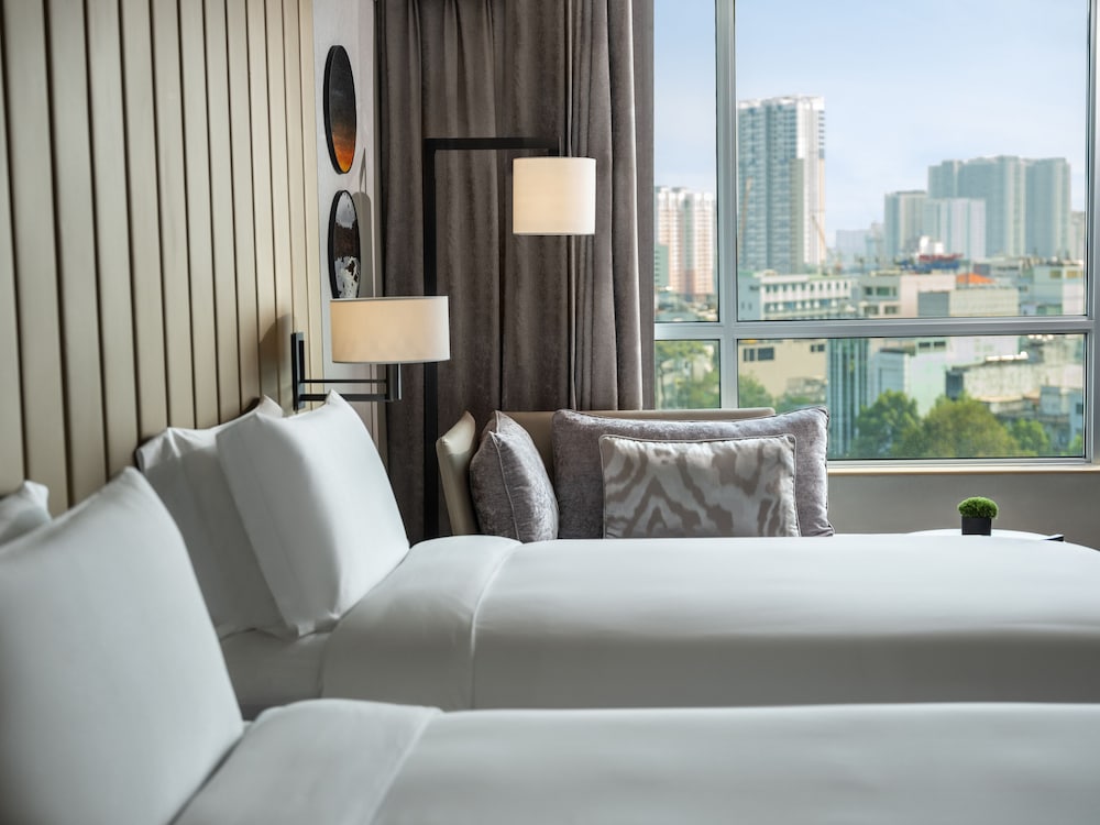 New World Saigon Hotel 28/77