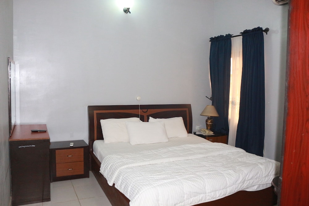 Ann's Haven Hotel & Suites 6/19