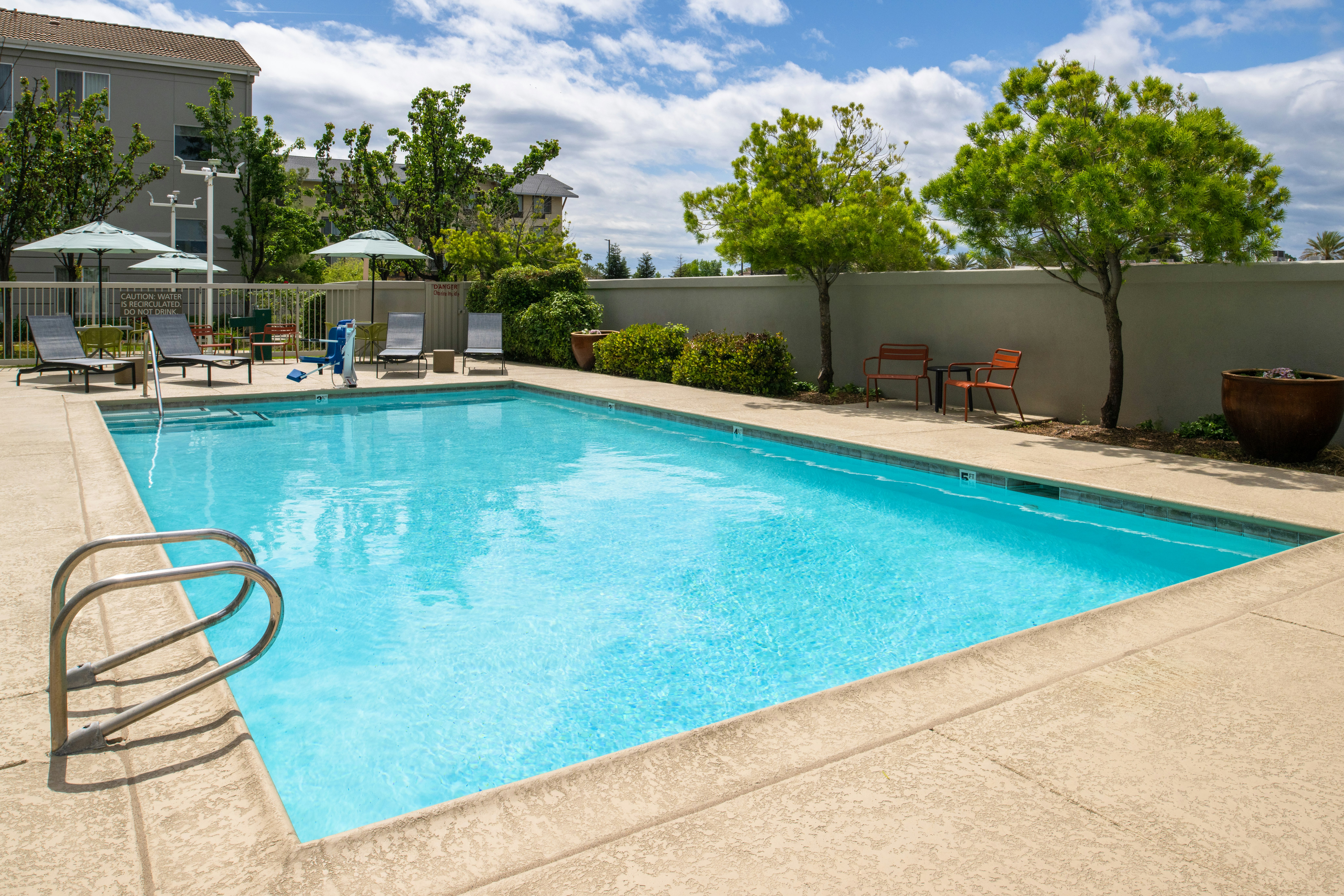 Hampton Inn Suites Redding Ca 53/55