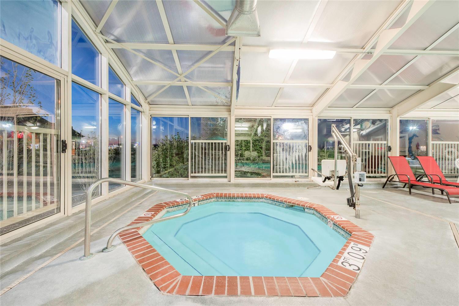 Baymont by Wyndham Litchfield 17/29