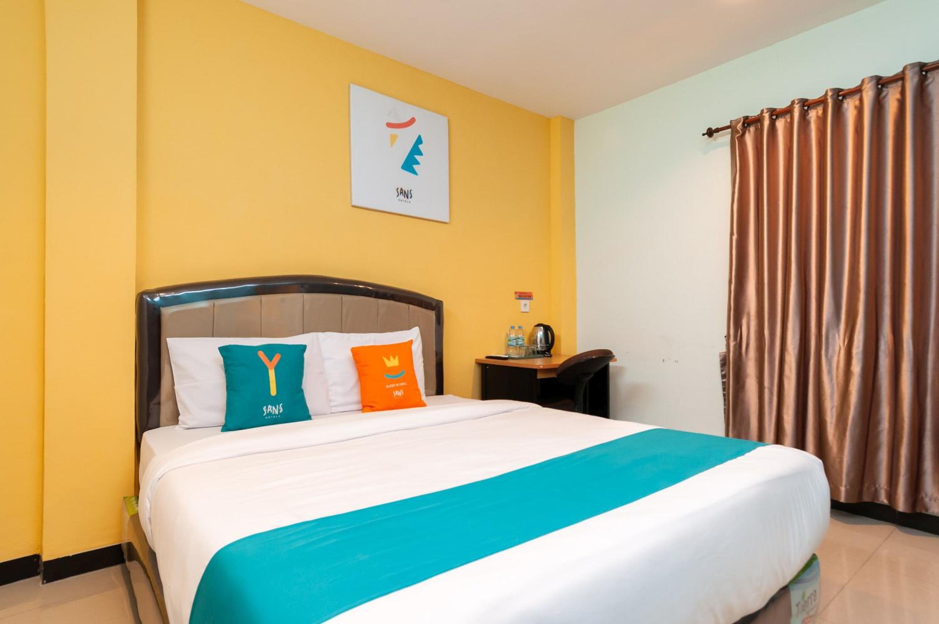 غرفة ديلوكس بسرير مزدوج، Sans Hotel Finest Medan 5/7