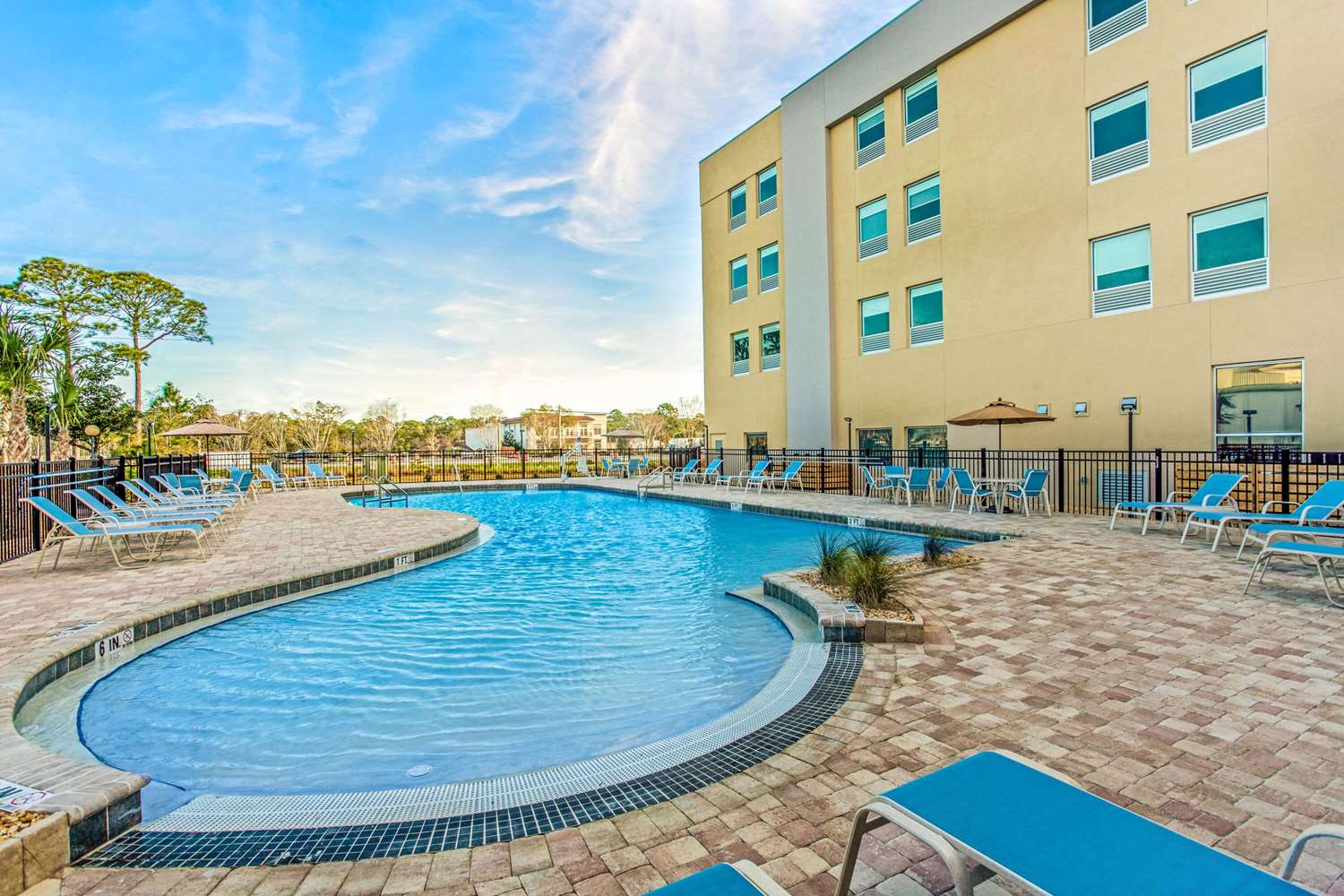 La Quinta Inn And Suites By Wyndham Miramar Beach 51/54