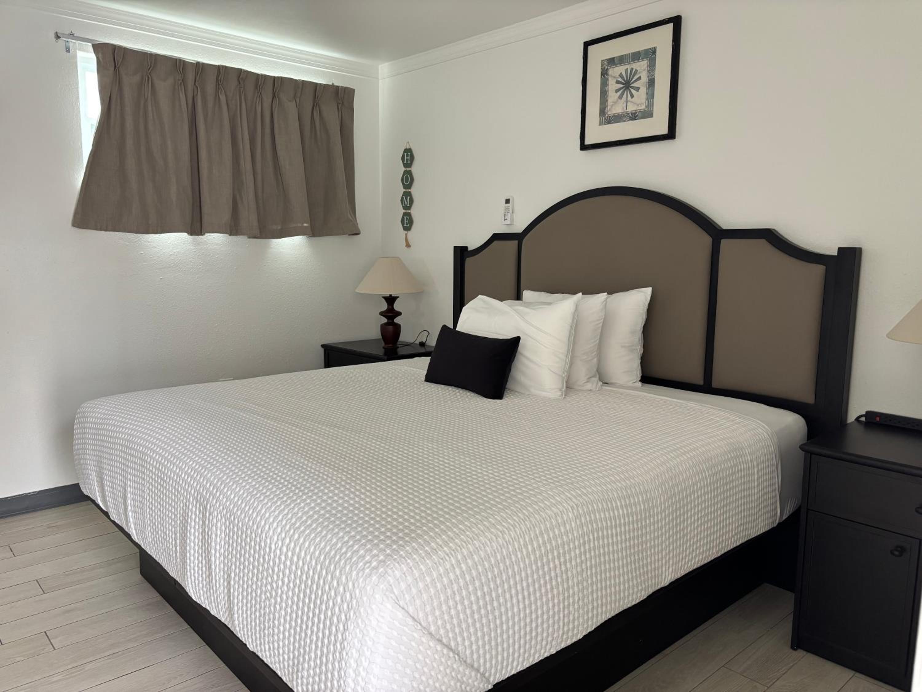 Holiday Isles Resort 3/25
