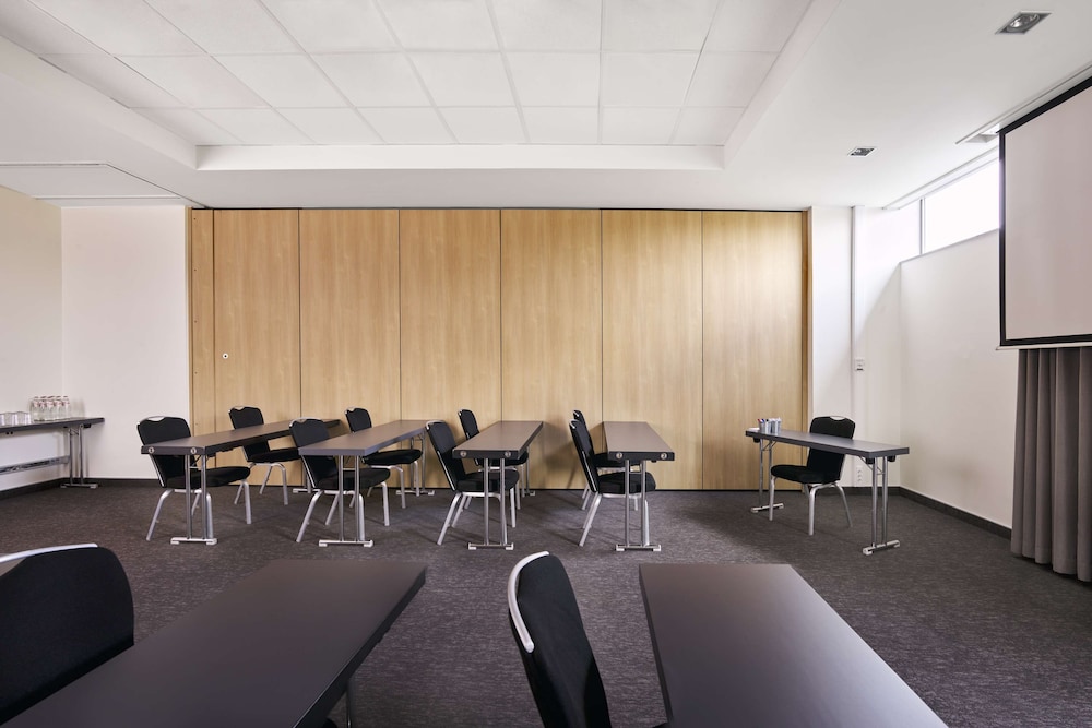 Park Inn By Radisson Liege Airport 77/81