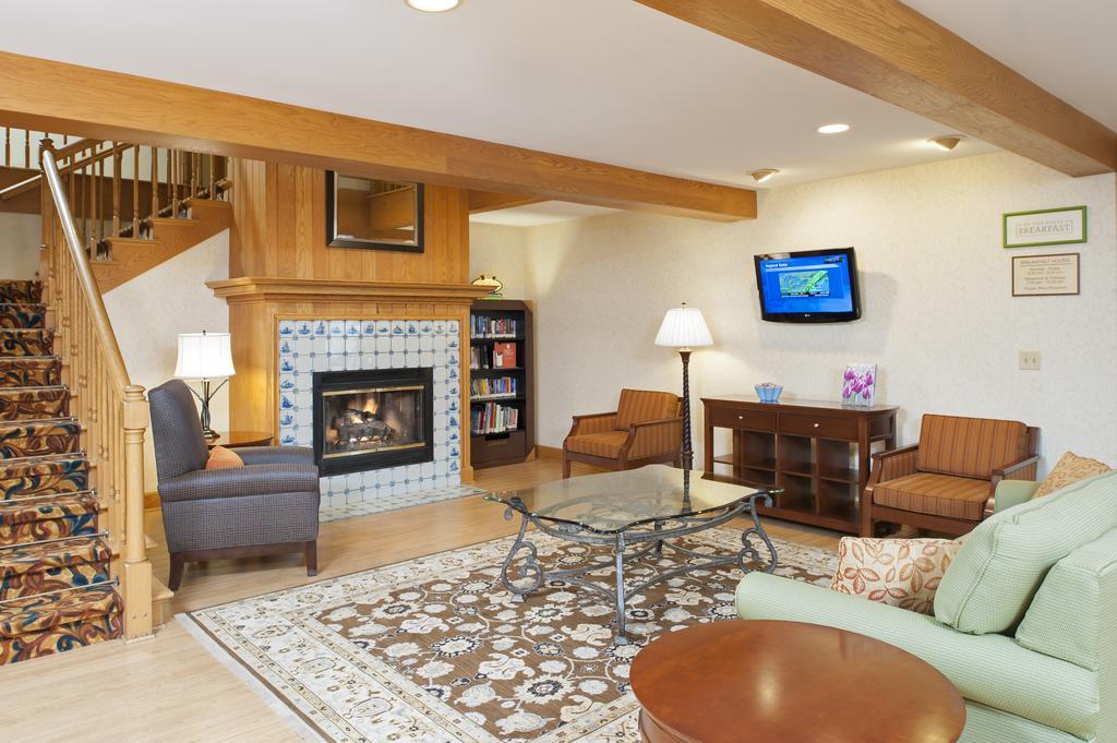 Country Inn & Suites by Radisson Holland, MI 26/42