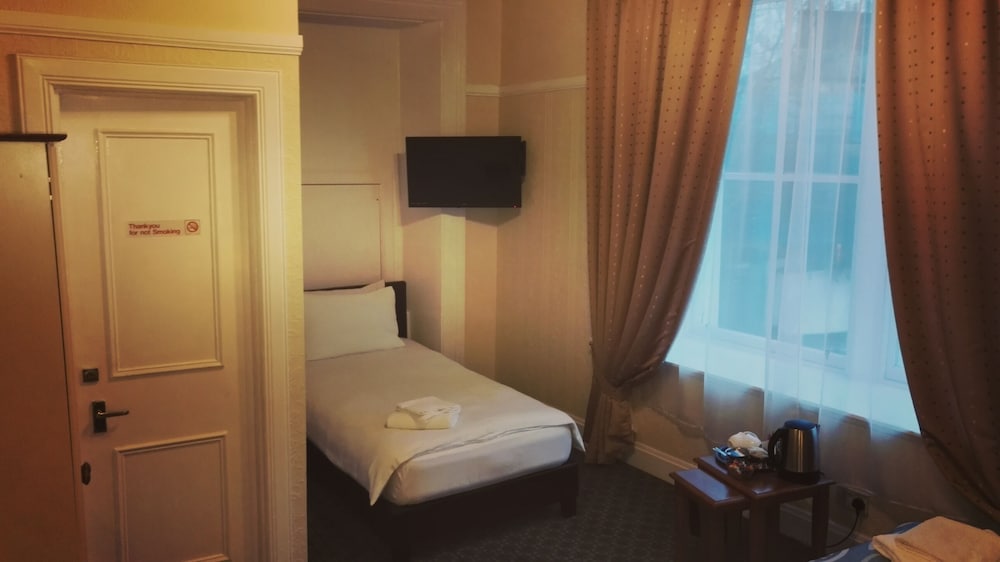 Victoria Hotel 6/47