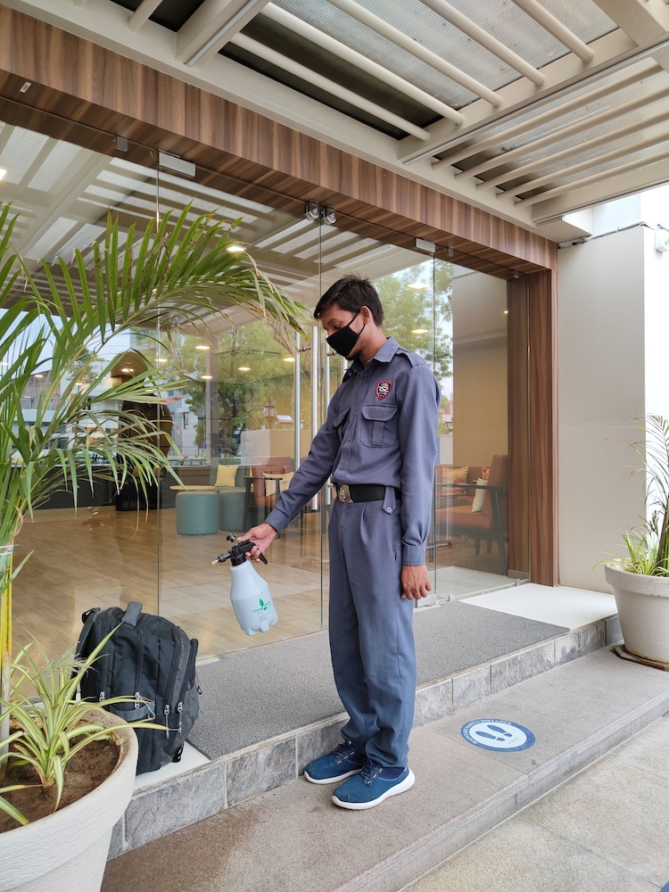 Kanak Beacon Hotel Ahmedabad 27/41