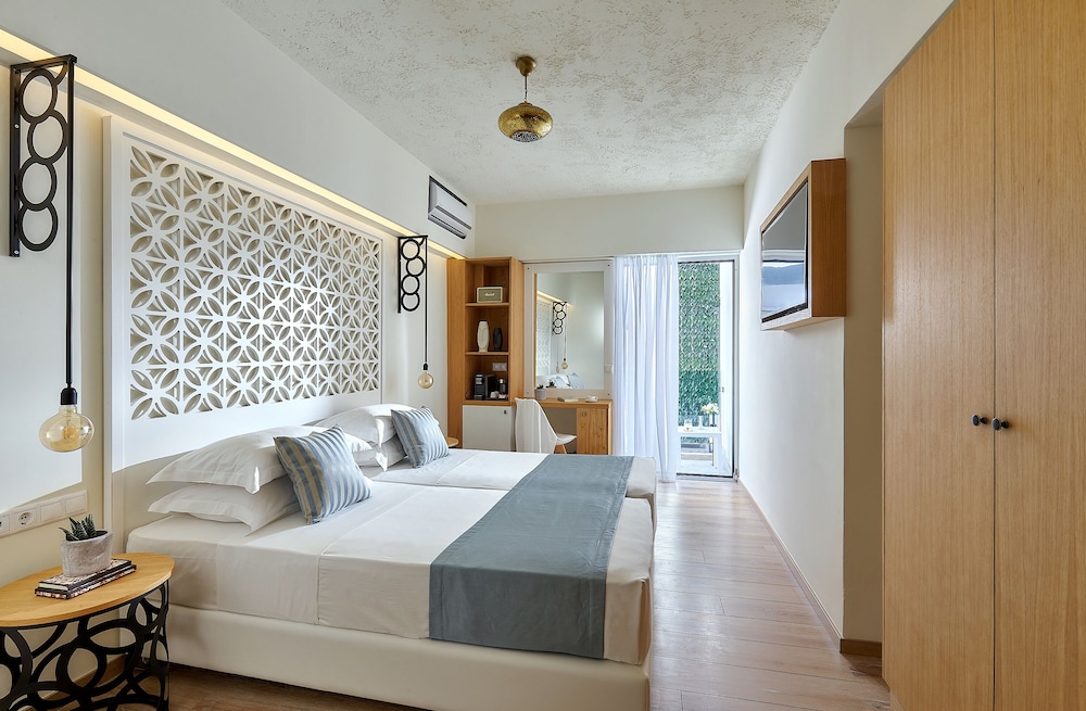 Vasia Boulevard Adults Only 12/47