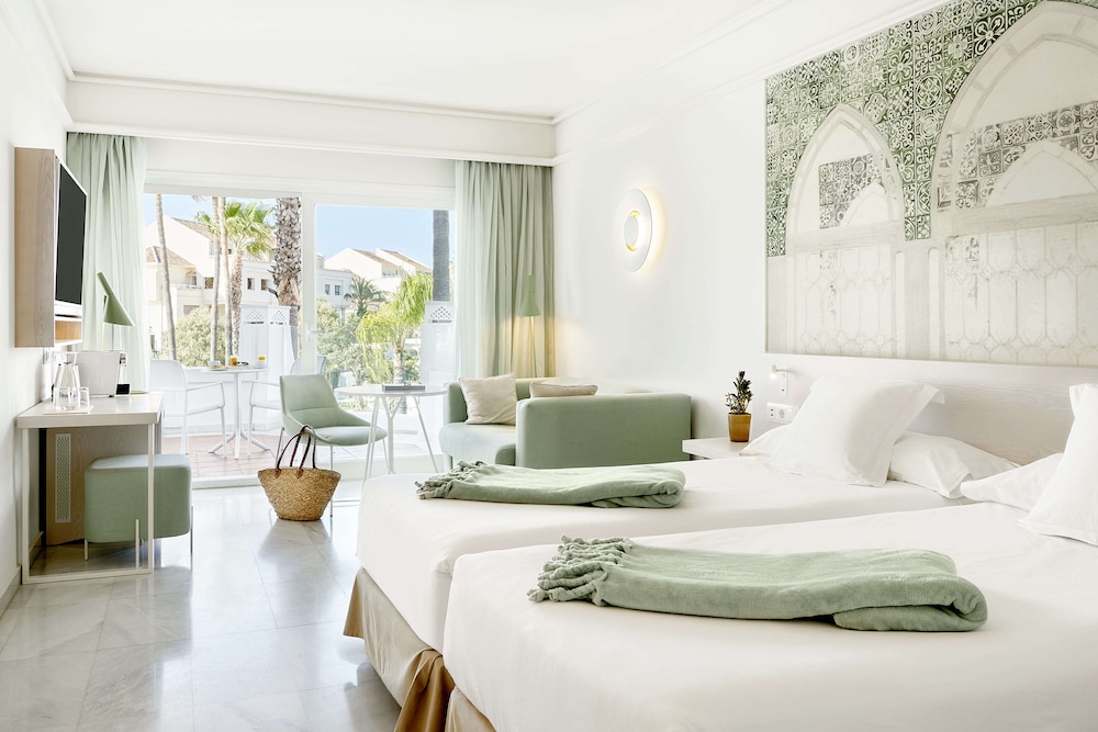 ROOM, DOUBLE BED, POOL VIEW