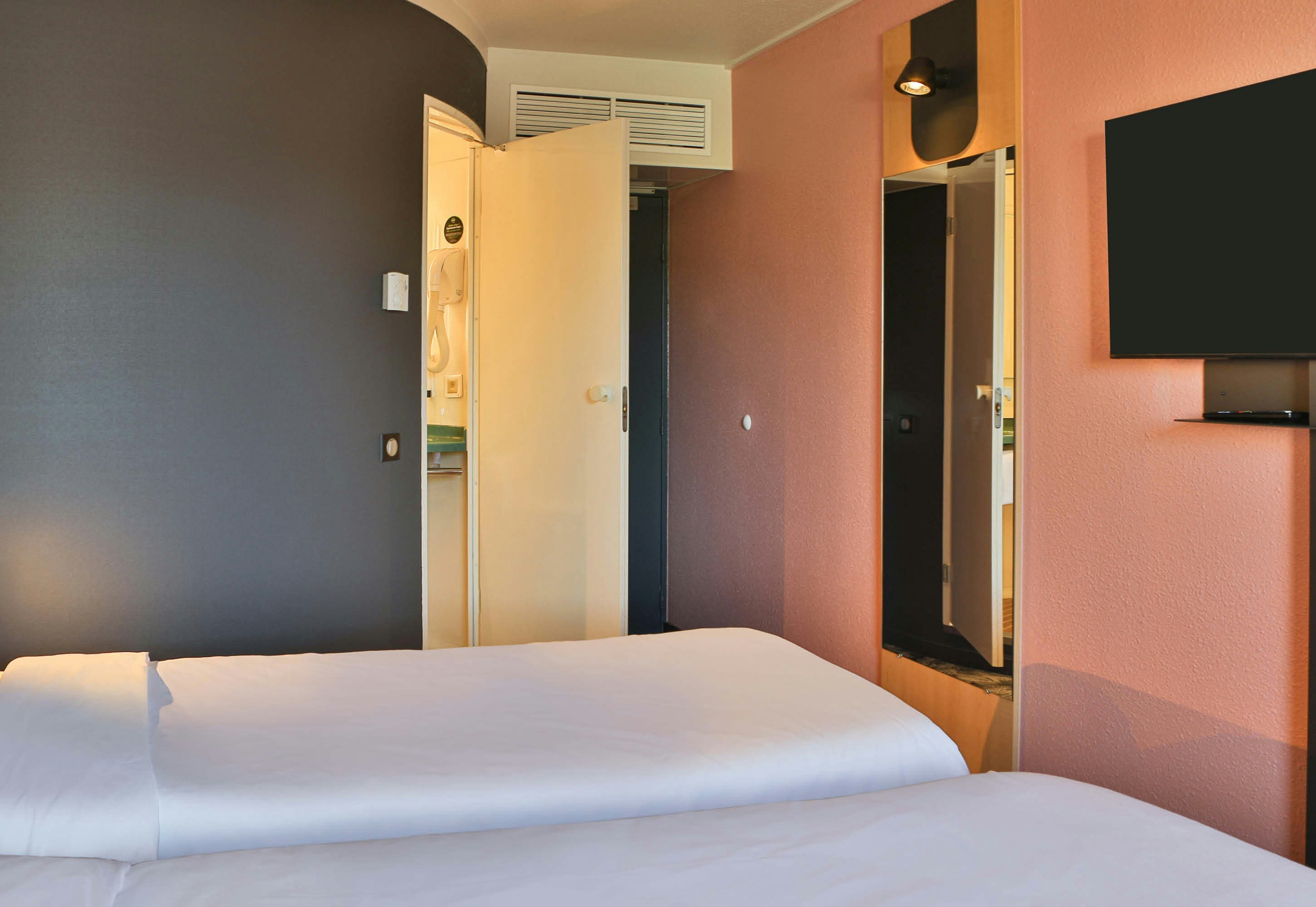 B&B Hotel Les Sables d Olonne Centre Gare 15/36