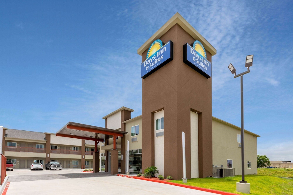 Days Inn & Suites By Wyndham Downtown/University Of Houston 1/60
