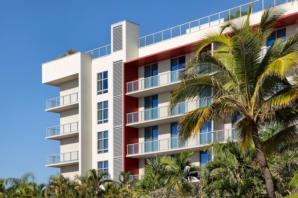 CH Luxury Condos & Studios On The Beach 8/50