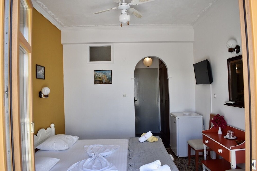 Minoa Hotel 10/50