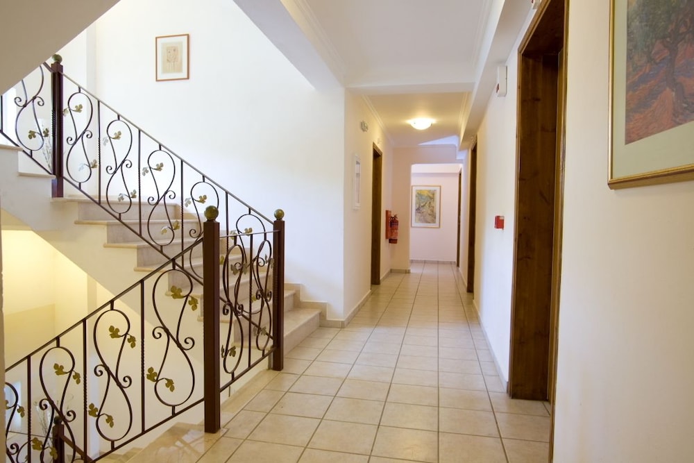 GRAND NEFELI HOTEL 23/50