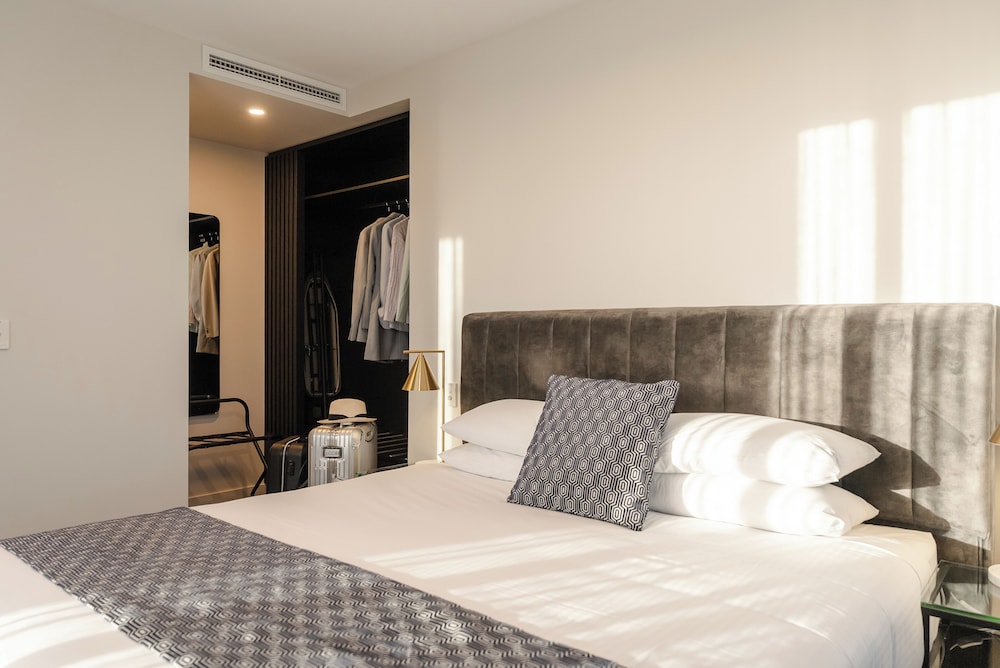 1 BEDROOM, EXECUTIVE, APARTMENT