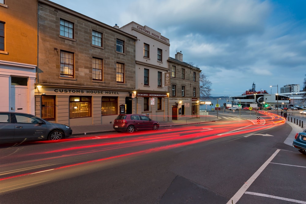 Customs House Hotel 64/72