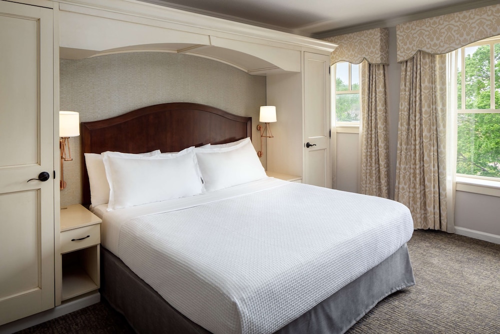 Royal, Suite, King Bed, Parlor, Sofa