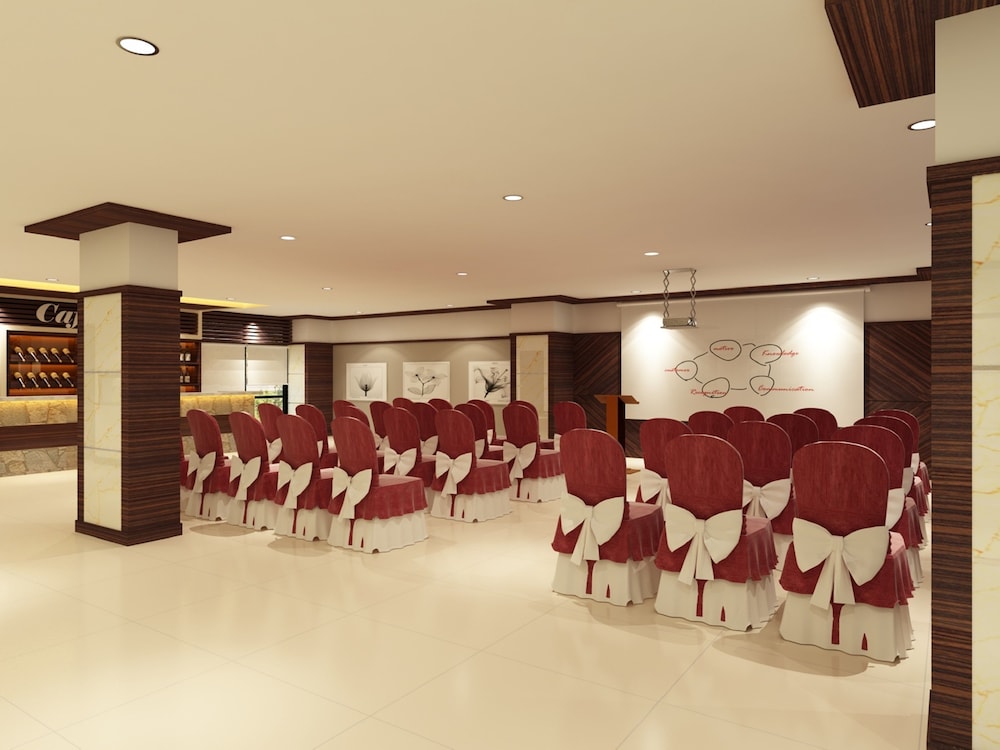Hallmark Regency Hotel 13/27