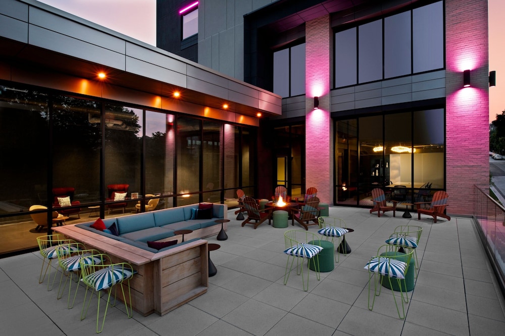 Aloft Kansas City Country Club Plaza 12/32