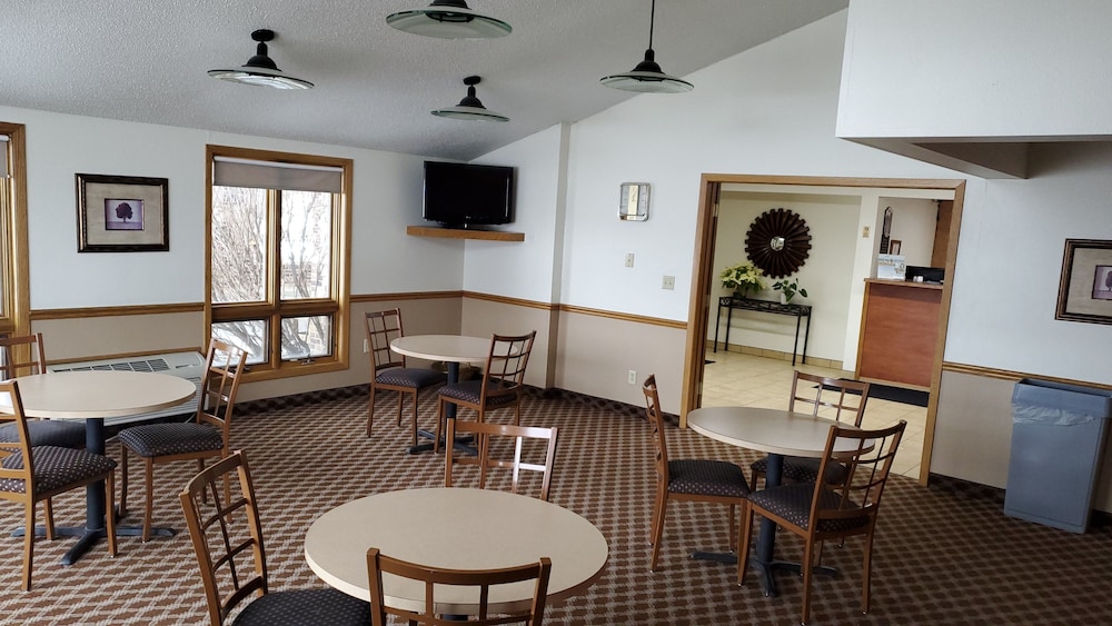 Super 8 by Wyndham Waverly 37/57