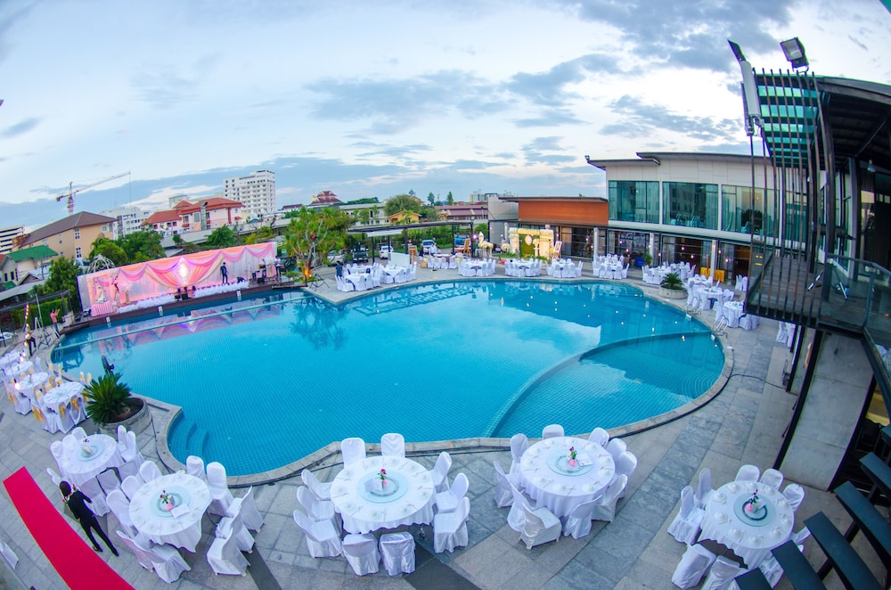 Prajaktra Design Hotel 48/50