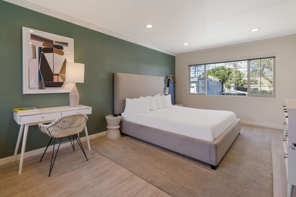 Signature Inn Berkeley Oakland 33/66