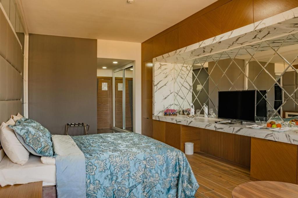Room at Novel Centre Point Hotel, FAMAGUSTA