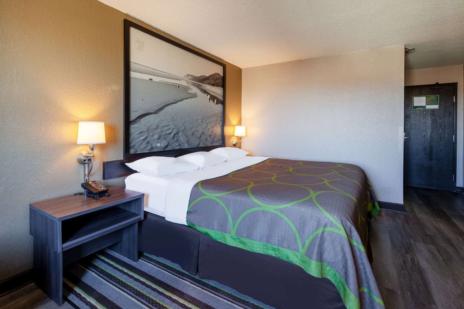 Super 8 By Wyndham Roseville/Detroit Area 16/44