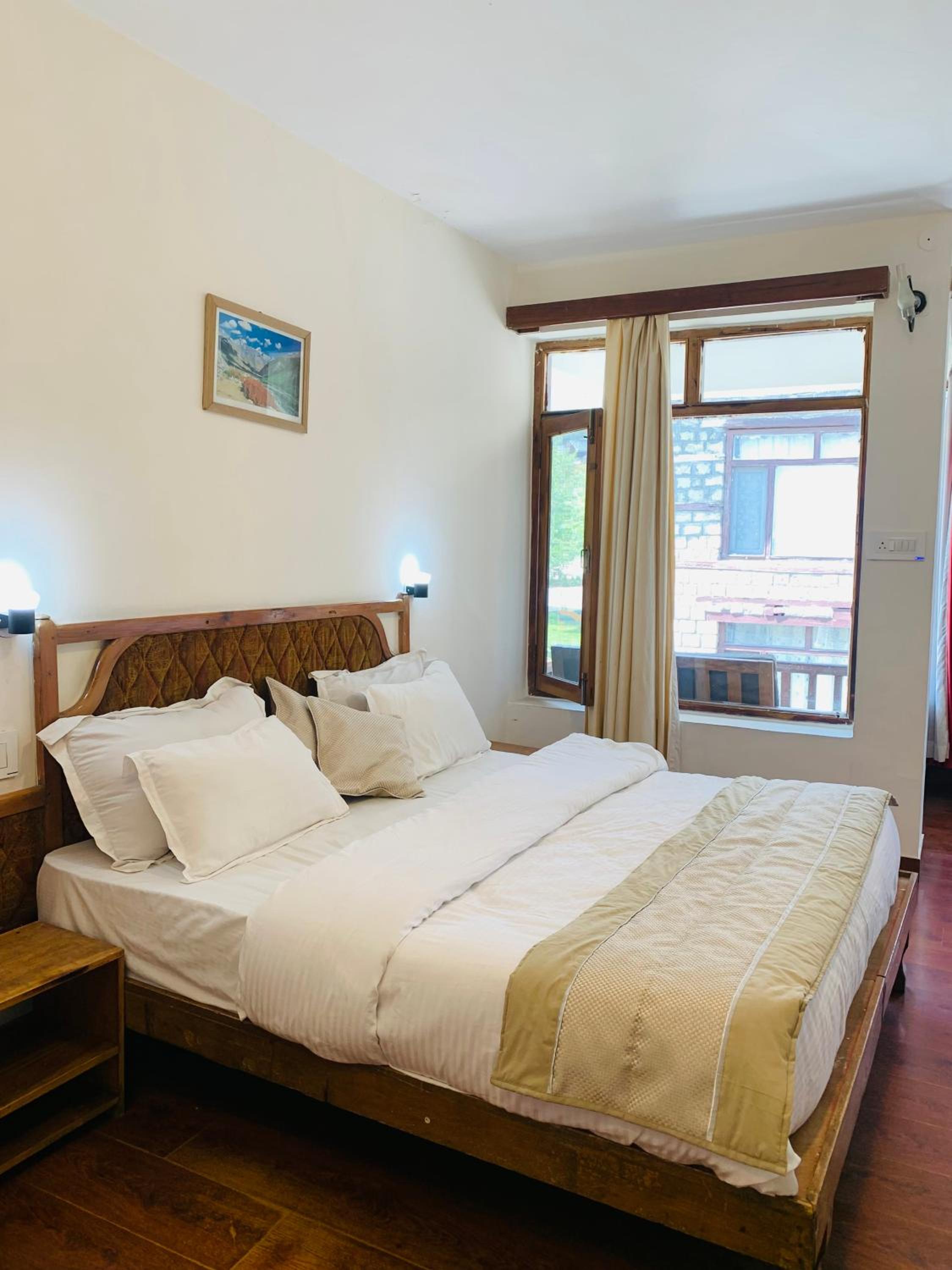 TOURIST HOTEL 16/55