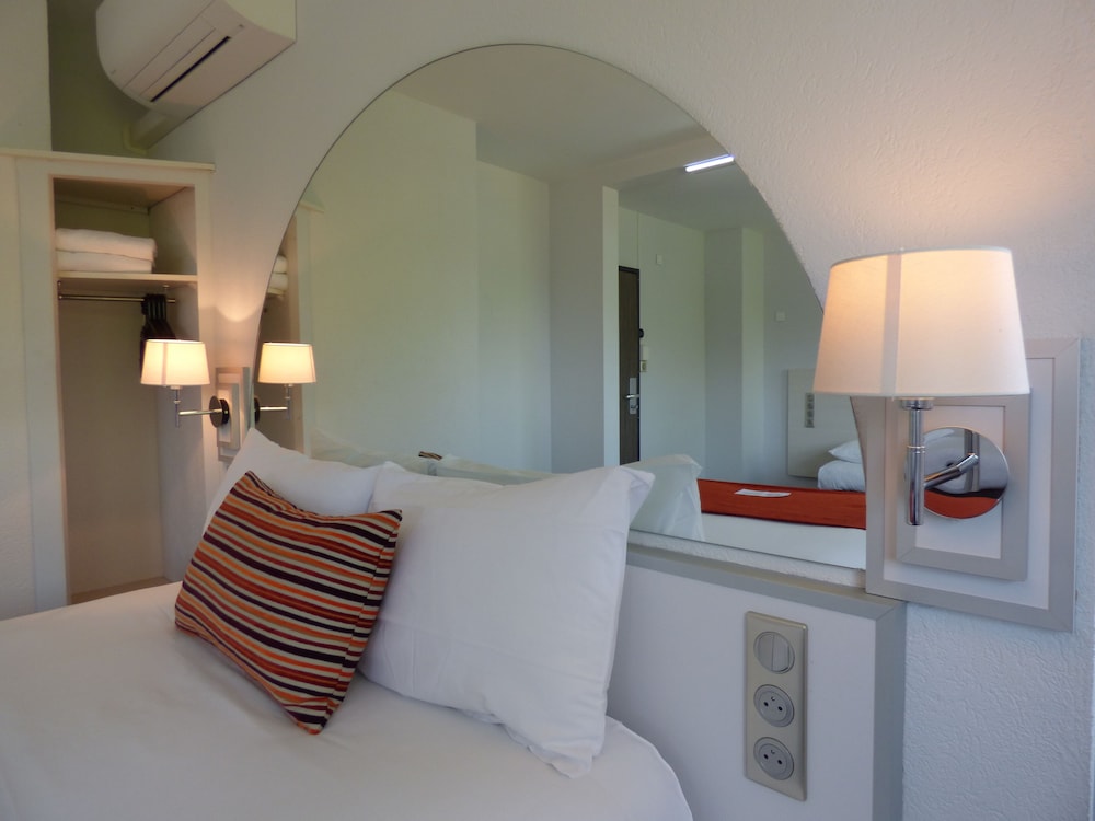 Escatel Hotel 28/60