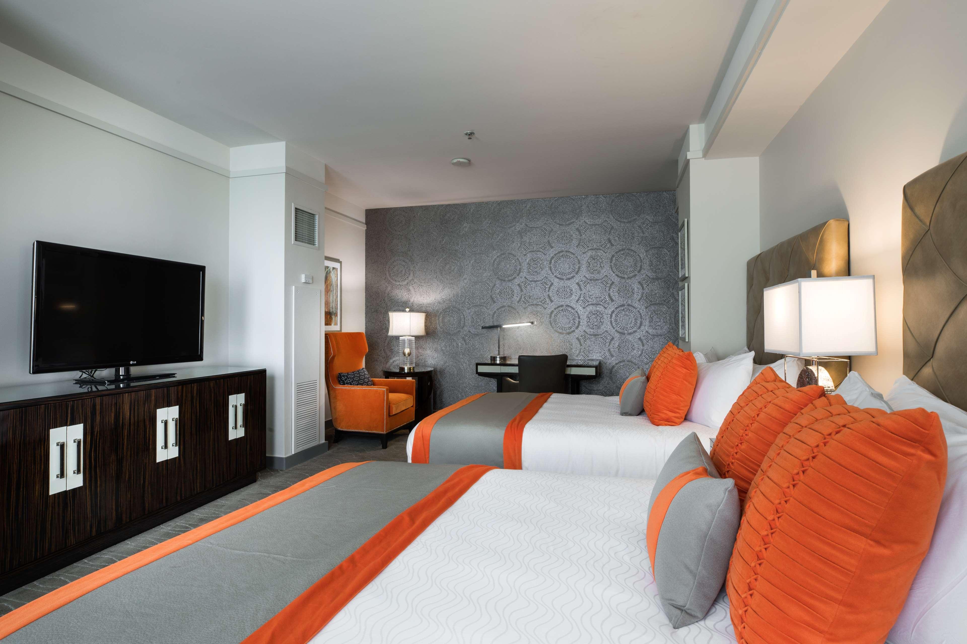 غرفة ديلوكس بسرير كوين، Colcord Hotel Oklahoma City, Curio Collection by Hilton 8/10