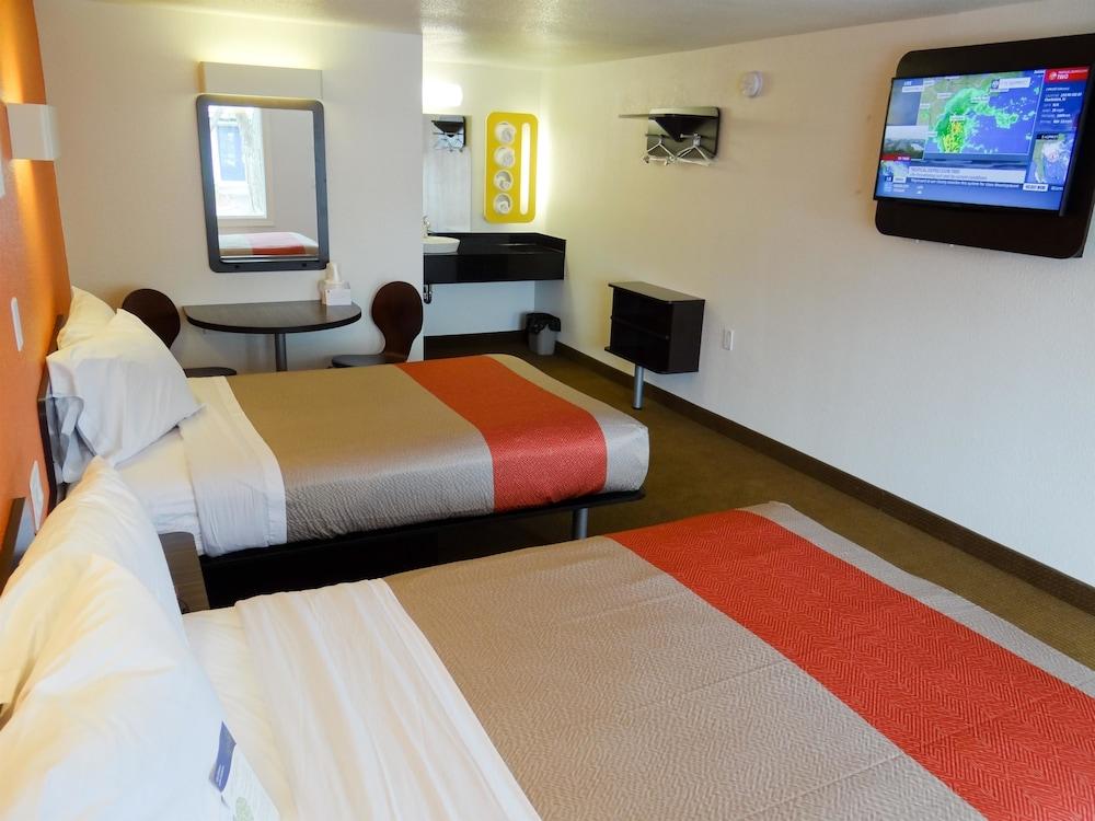 2 Full Beds - Non-smoking