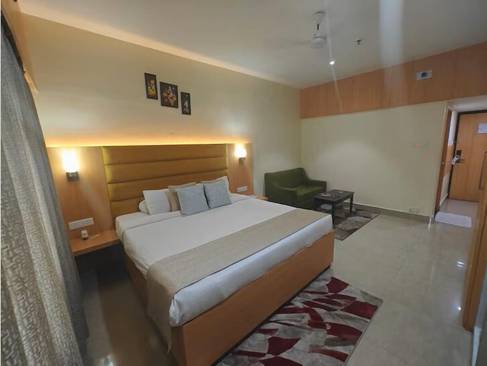 Super, Deluxe, Queen Bed