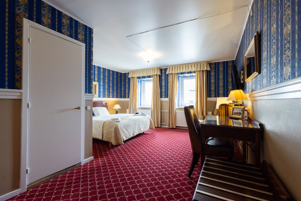 Family, Twin Beds