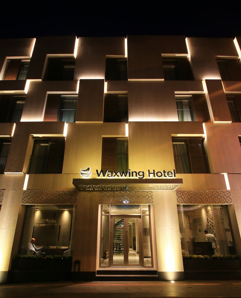 Waxwing Hotel 3/53