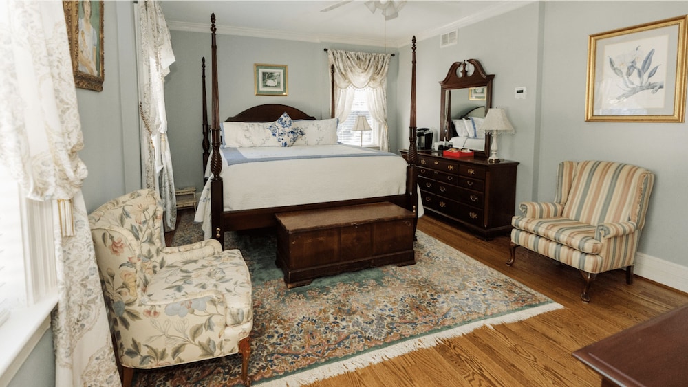 The Virginia Cliffe Inn 7/50