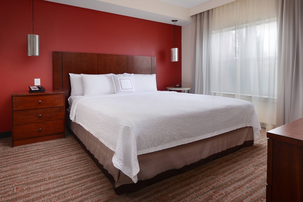 Studio, King Bed, Sofa, Accessible