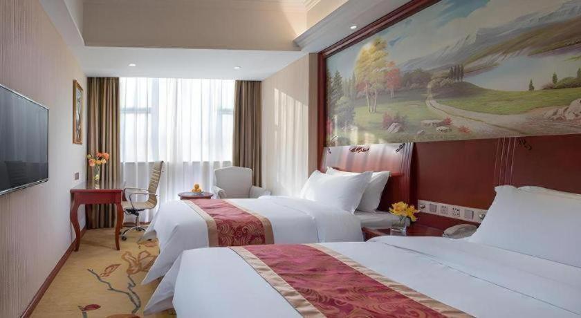 Vienna Hotel (Zhongshan Guzhen Lighting Expo Center) 30/60