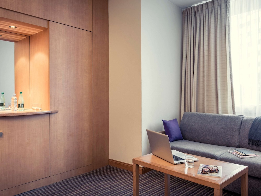 Mercure Paris La Defense 42/66