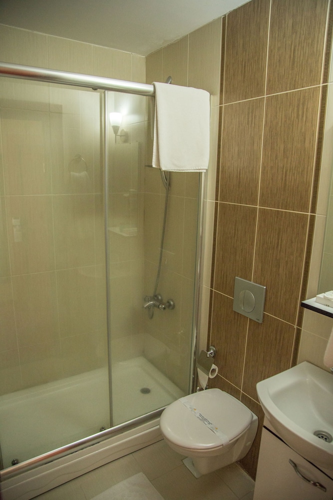 Grand Merin Hotel 14/63