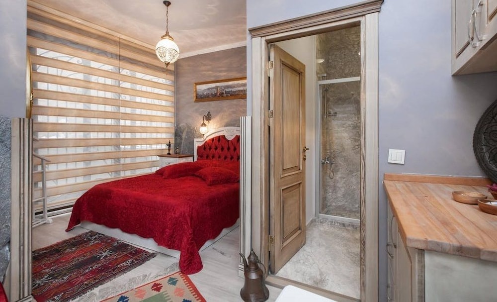 Galatolia Suites 7/50