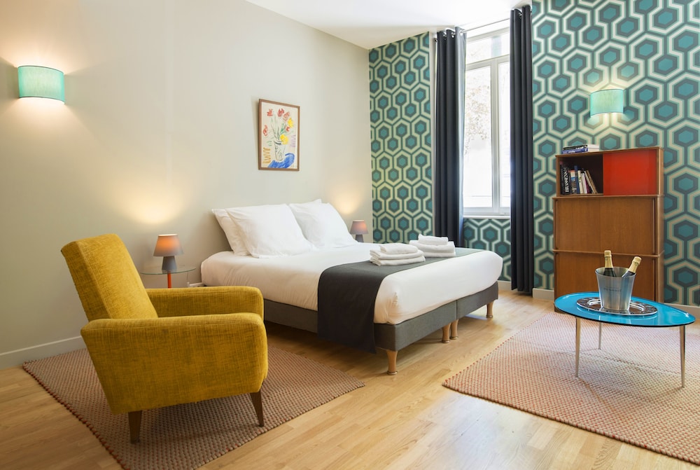 Suites and Hotel Helzear Champs Elysees 18/65
