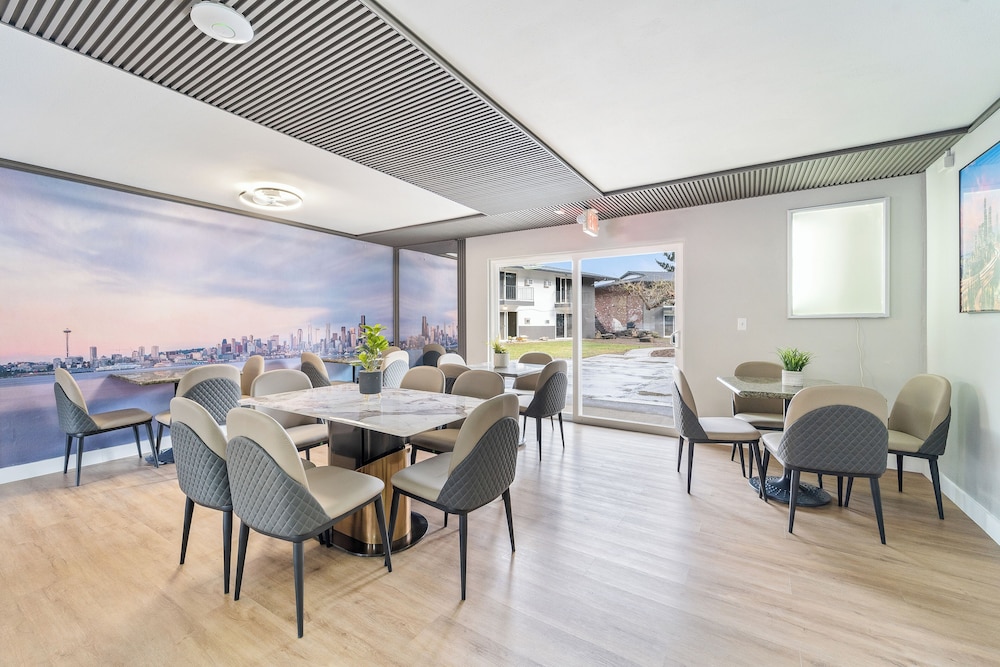 Interurban Suites Hotel, a Dazzler Select by Wyndham 48/69