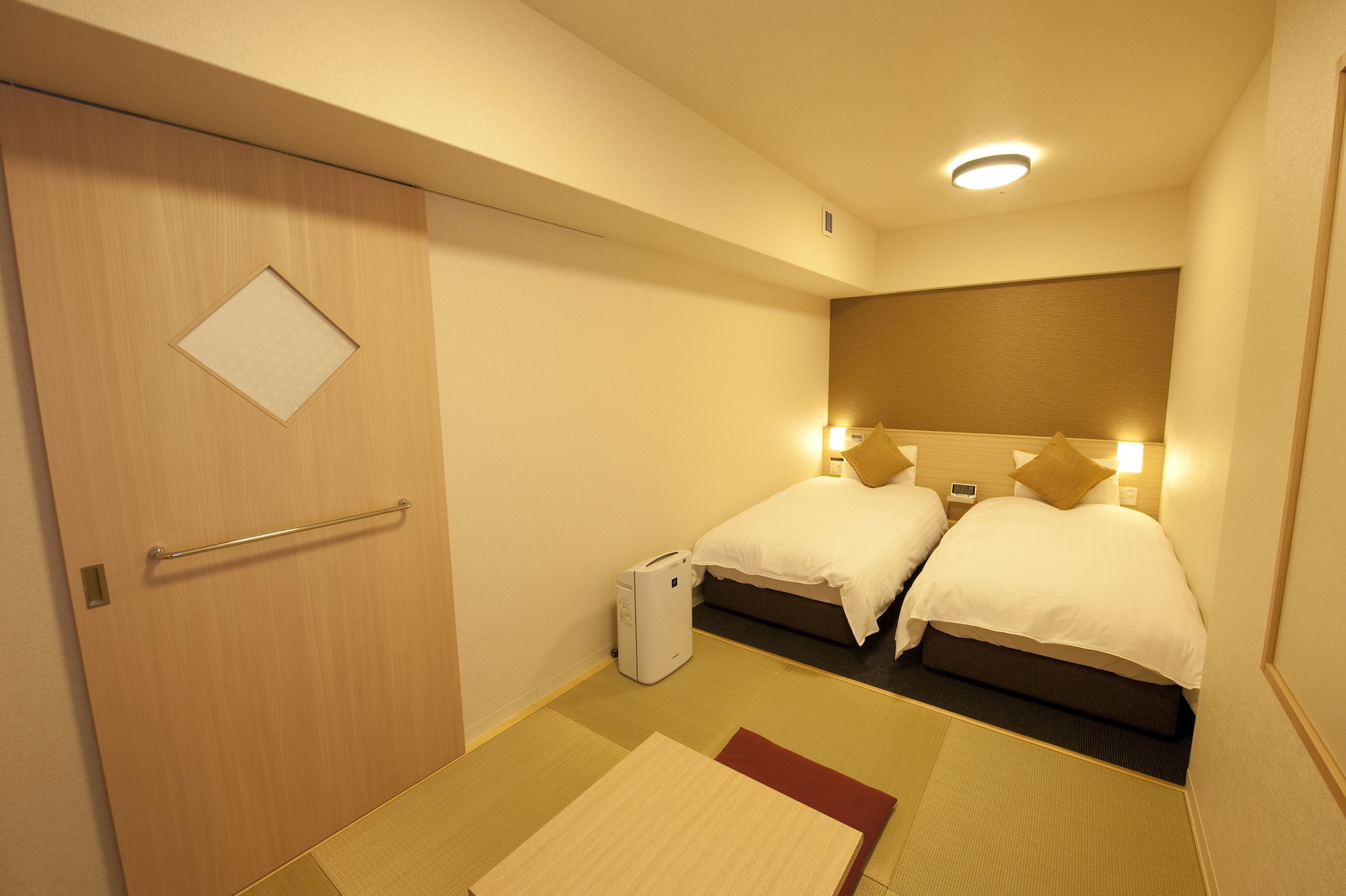 JAPANESE WESTERN, NO CLEANING SERVICES, TATAMI