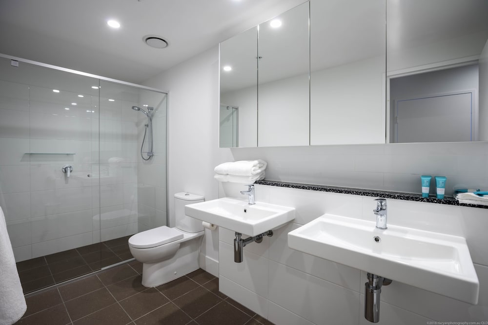 Synergy Broadbeach 51/52