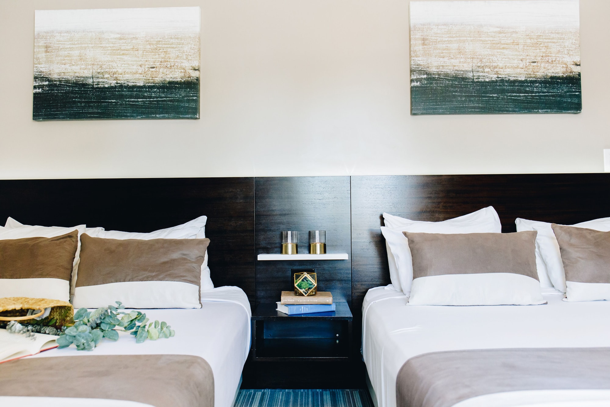 STANDARD, 2 QUEEN BEDS