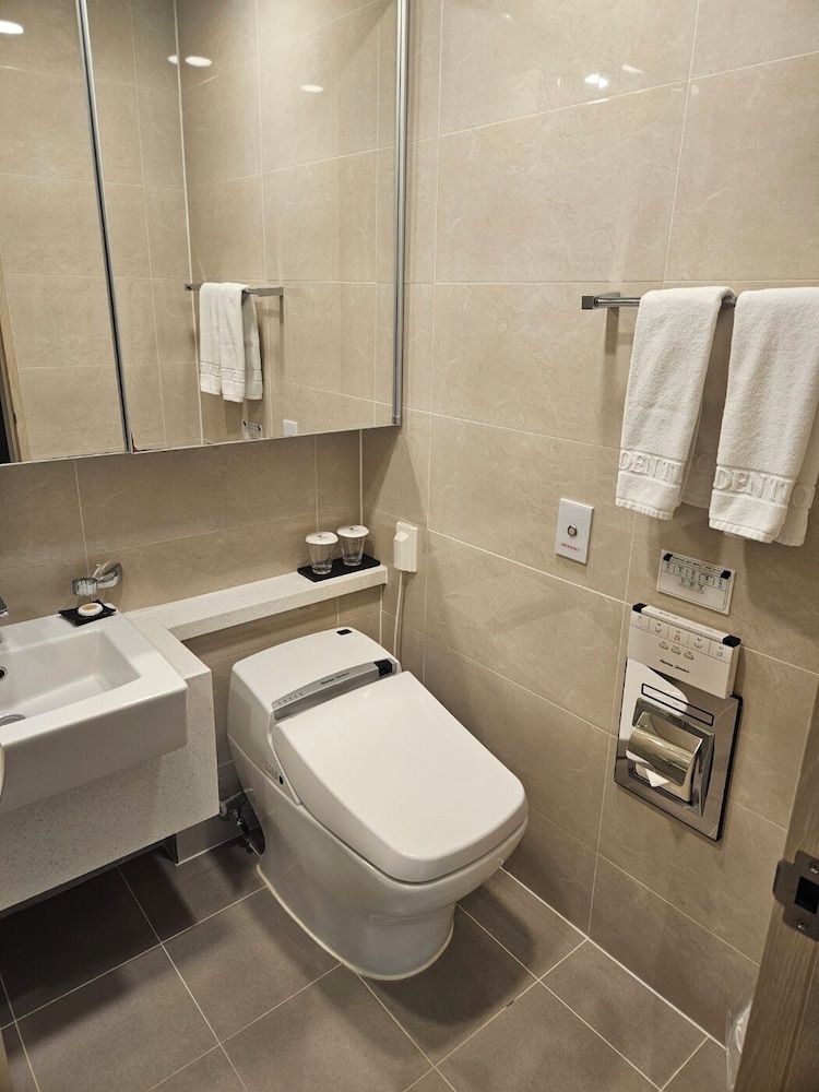 Incheon Airport Global Hotel and Suites 36/44